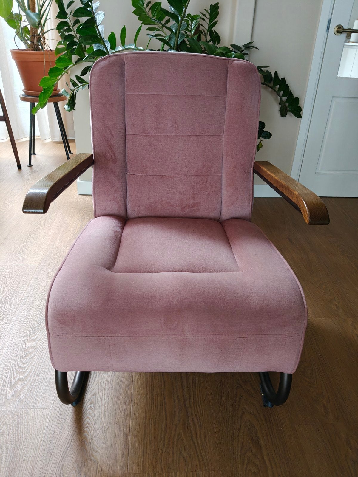 Moderne fauteuil van Leen Bakker in oudroze velours stof, Ophalen, Gebruikt, 75 tot 100 cm, 50 tot 75 cm