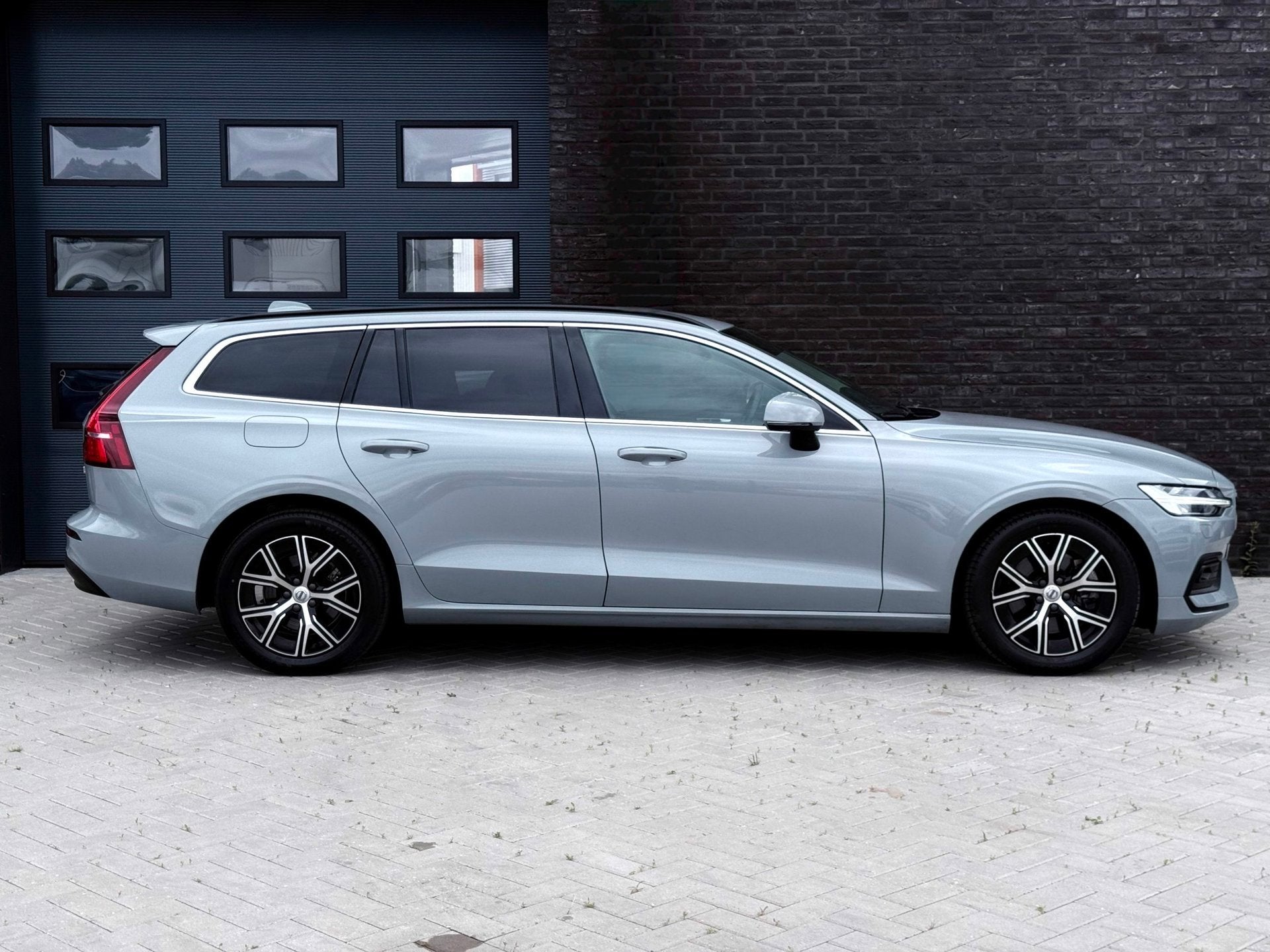 Volvo V60 2.0 B4 Core |Cruise|Leder|Parkassist|Camera, Auto's, Lichtsensor, 4 cilinders, 1969 cc, 1634 kg