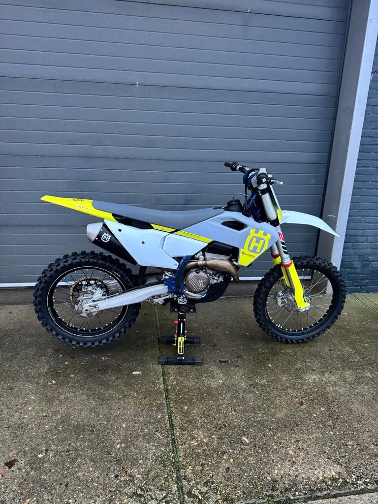 Husqvarna Crossmotor - Krachtig en Klaar voor Actie, Fietsen en Brommers, Ophalen of Verzenden