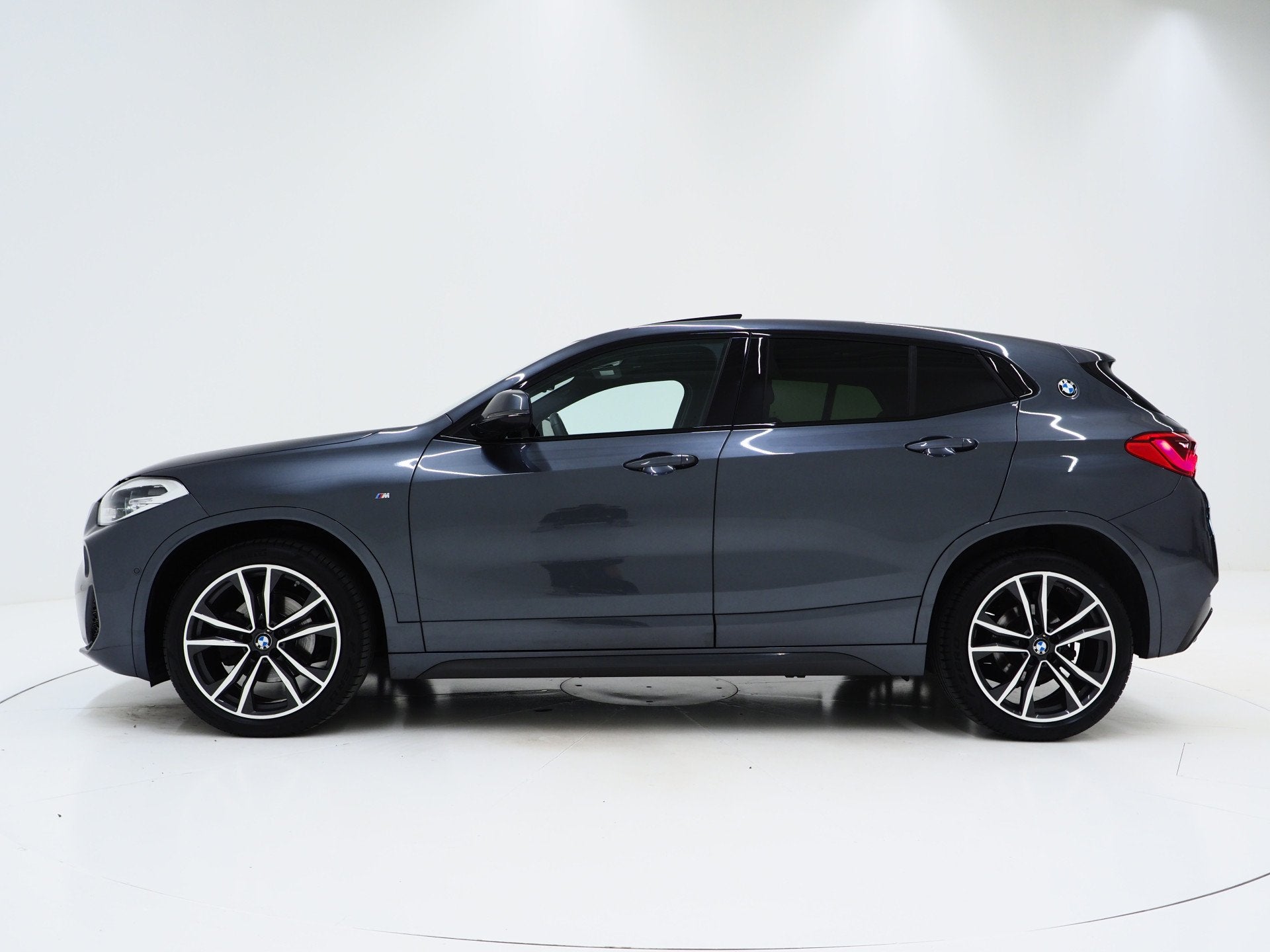 BMW X2 sDrive18i High Executive M Sport | Panoramadak | Lede, Gebruikt, Leder, 3 cilinders, 1390 kg
