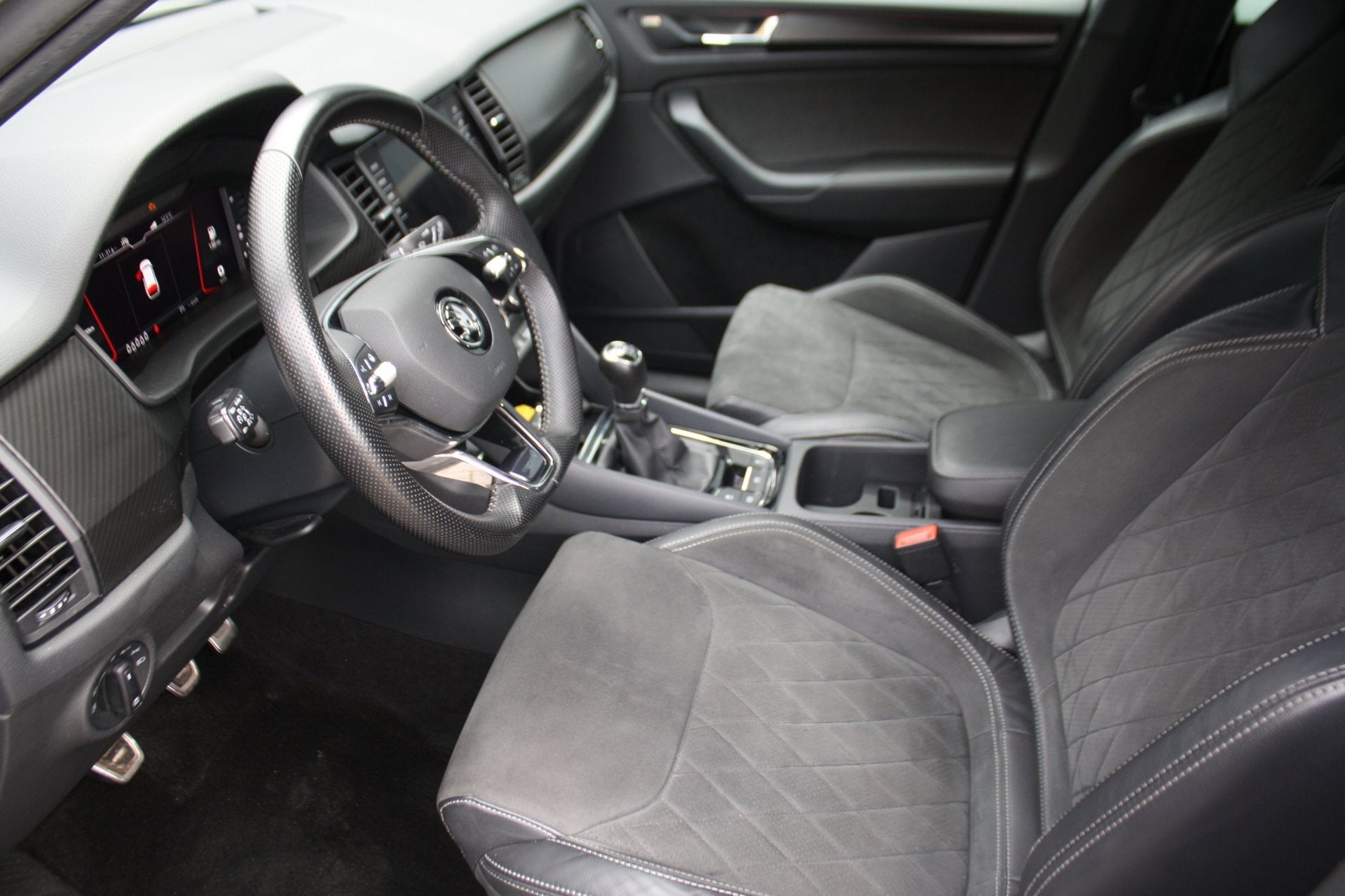 Skoda Kodiaq 1.5 TSI Sportline Business 7p -TREKHAAK - PDC, Auto's, Voorwielaandrijving, 4 cilinders, 150 pk, Origineel Nederlands