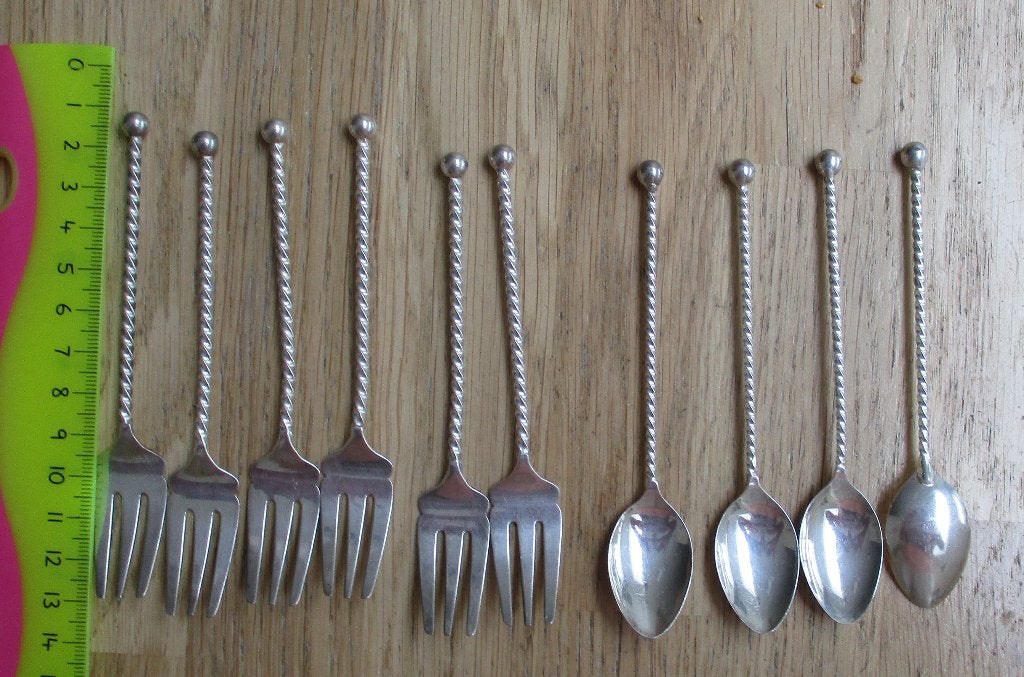 Verzilverde theelepeltjes gebakvorkjes gedraaide steel, Ophalen of Verzenden, Rvs of Chroom