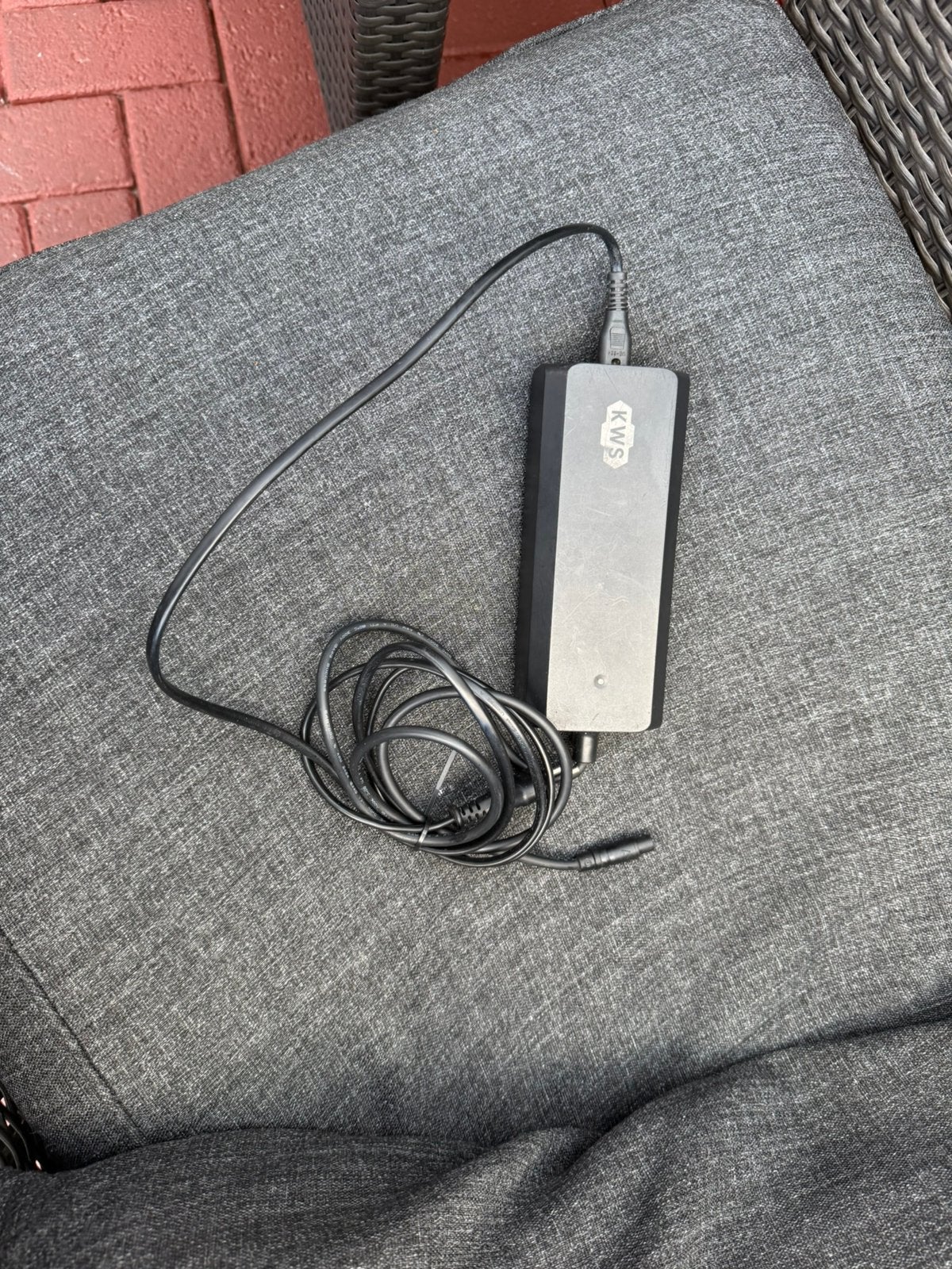 Elektrische fiets accu oplader,3 pin,werk prima, Ophalen, Zo goed als nieuw