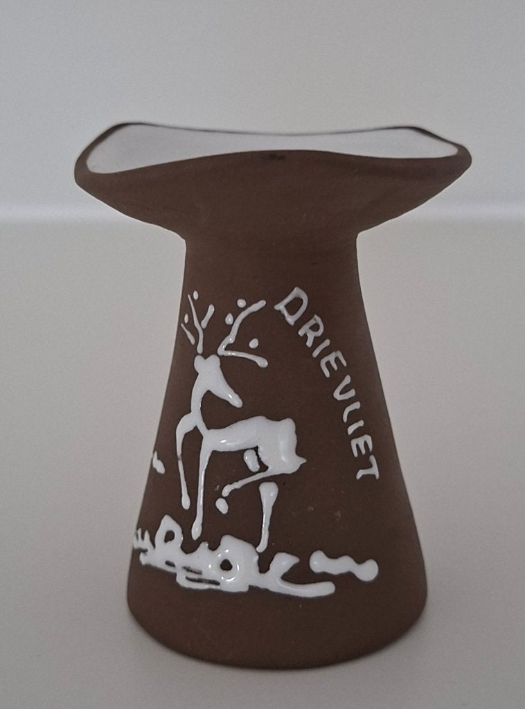 Souvenir vaasje Drievliet met hert, Ophalen of Verzenden