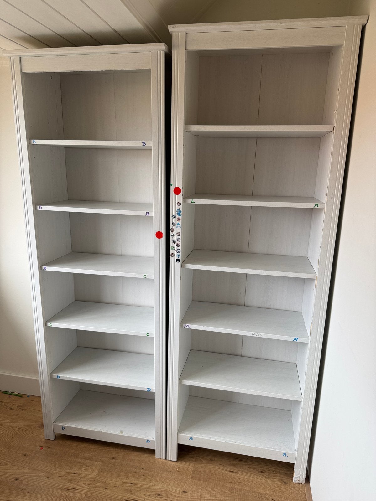 FREE Set van 2 witte boekenkasten met verstelbare planken, Huis en Inrichting, Ophalen, Met plank(en), Gebruikt, 200 cm of meer