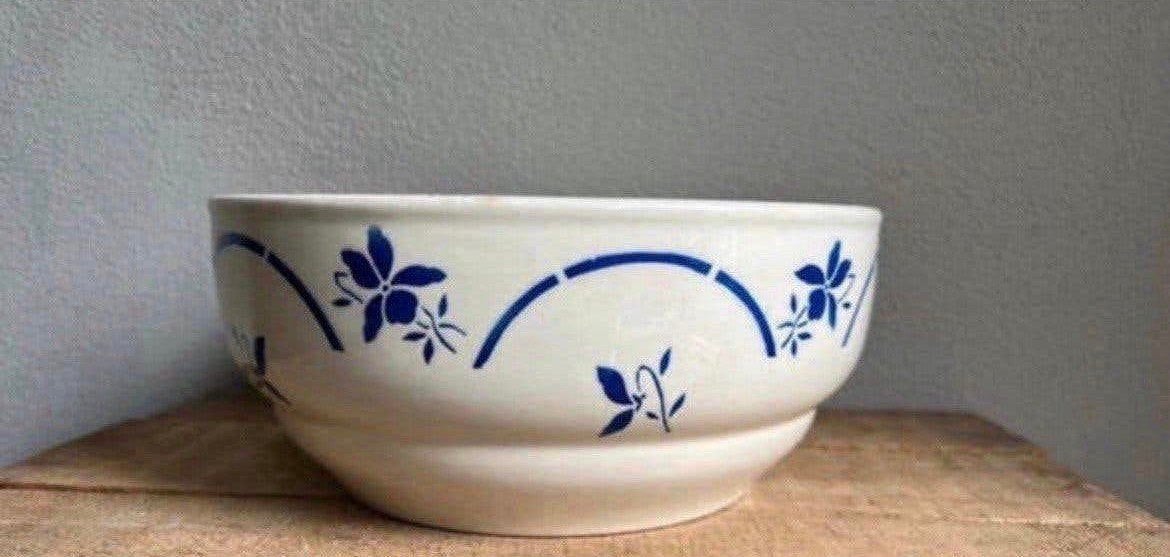 Franse schaal met blauwe bloemen moulin des loups, Ophalen of Verzenden