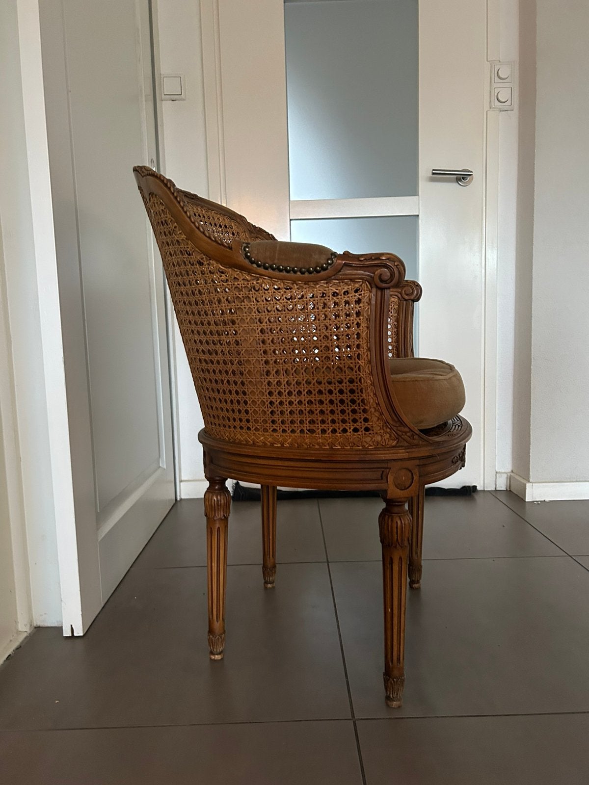 Antiek stoeltje, Huis en Inrichting, Stoelen, Ophalen, Gebruikt, Bruin, Eén