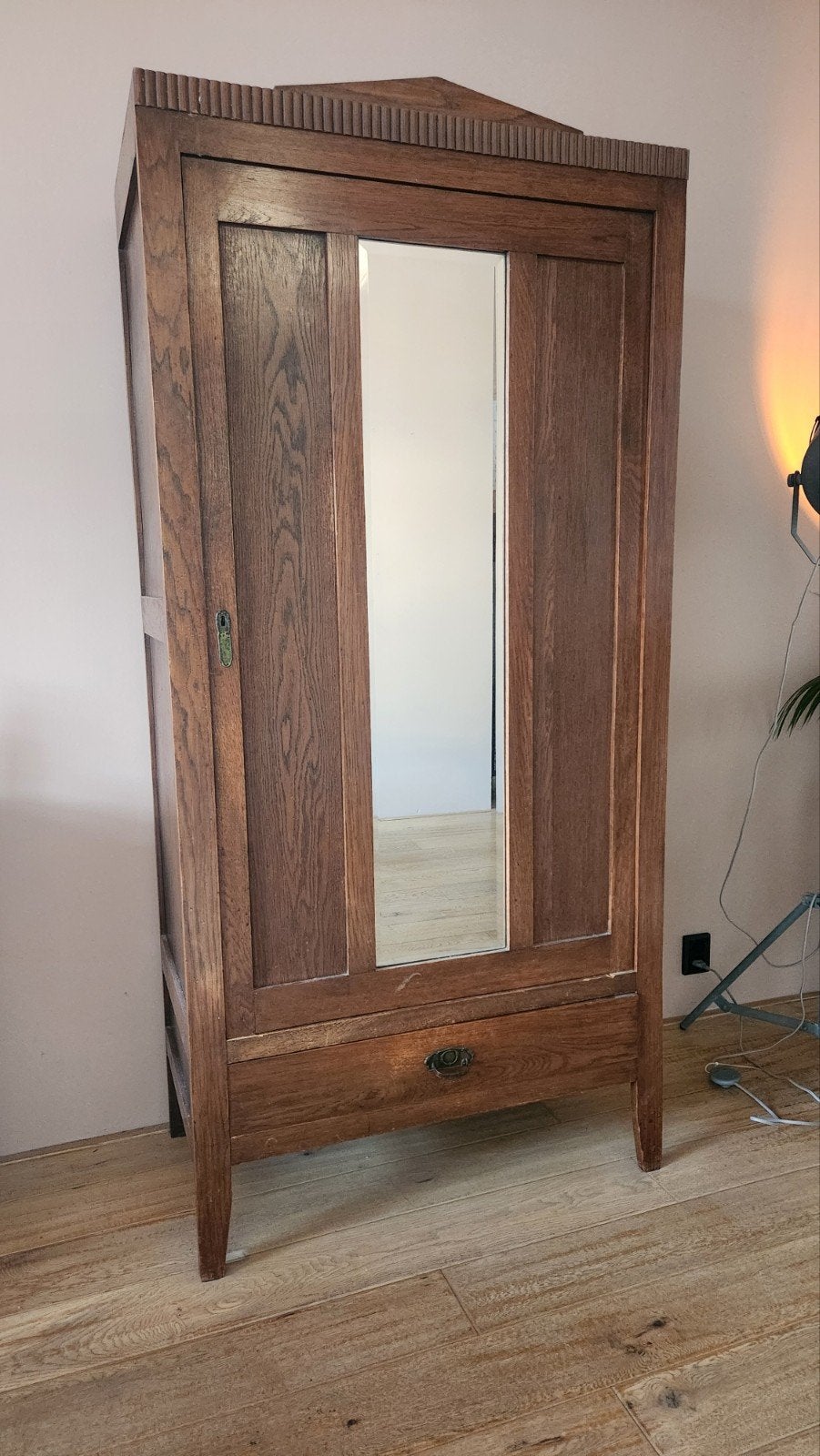 Antiek houten kast met spiegel en lade, Antiek en Kunst, Antiek | Meubels | Kasten, Ophalen