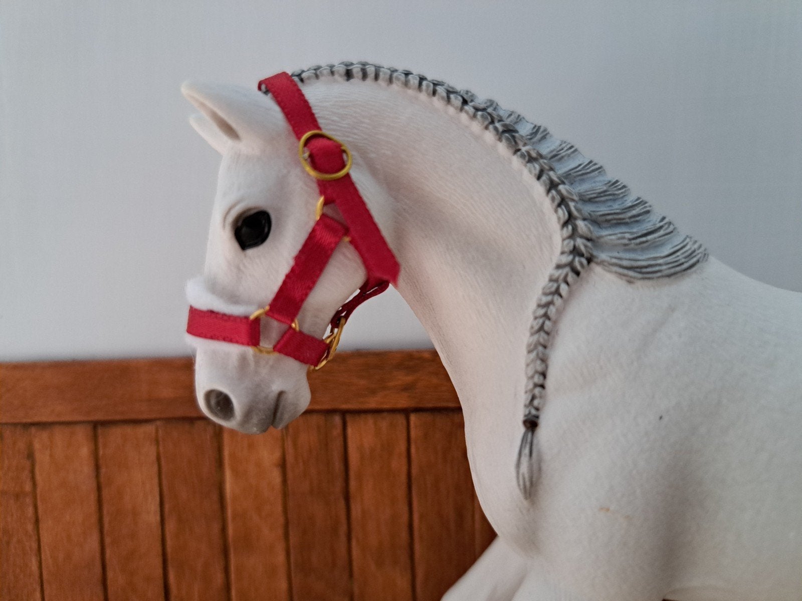 schleich halster rood, Ophalen of Verzenden, Zo goed als nieuw, Paard, Beeldje of Figuurtje