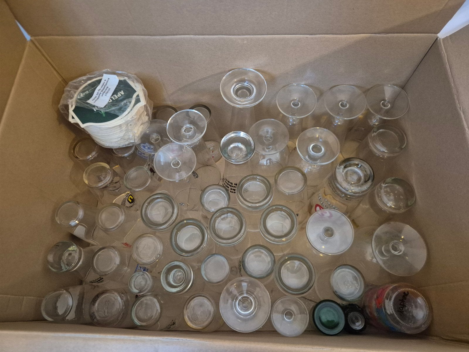 Doos vol oude bierglazen voetbal/bonanza/biermerken, Verzamelen, Glas en Borrelglaasjes, Ophalen, Zo goed als nieuw, Bierglas