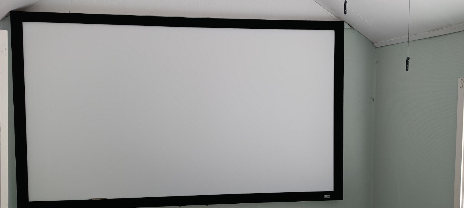 Projectorscherm 16:9 - 258cm breed met zwart velour rand, Audio, Tv en Foto, Projectieschermen, Ophalen, Zo goed als nieuw