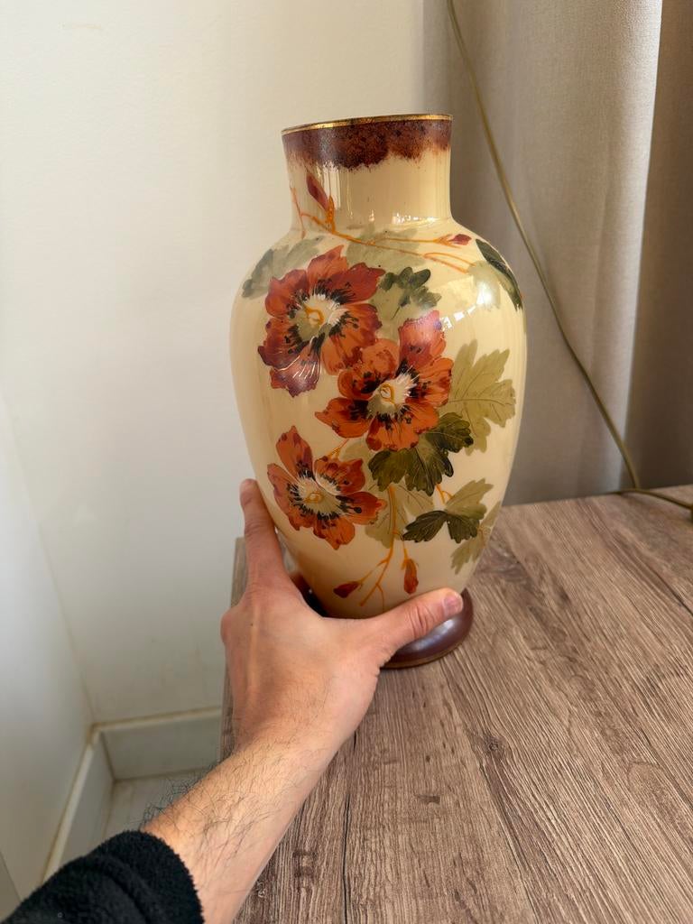 Crèmekleurige vaas met bloemen, Ophalen