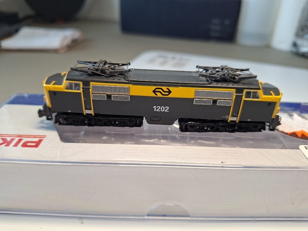 NS 1202 – N-spoor – digitaal – OVP, Hobby en Vrije tijd, Gelijkstroom, Locomotief, Piko, Ophalen of Verzenden