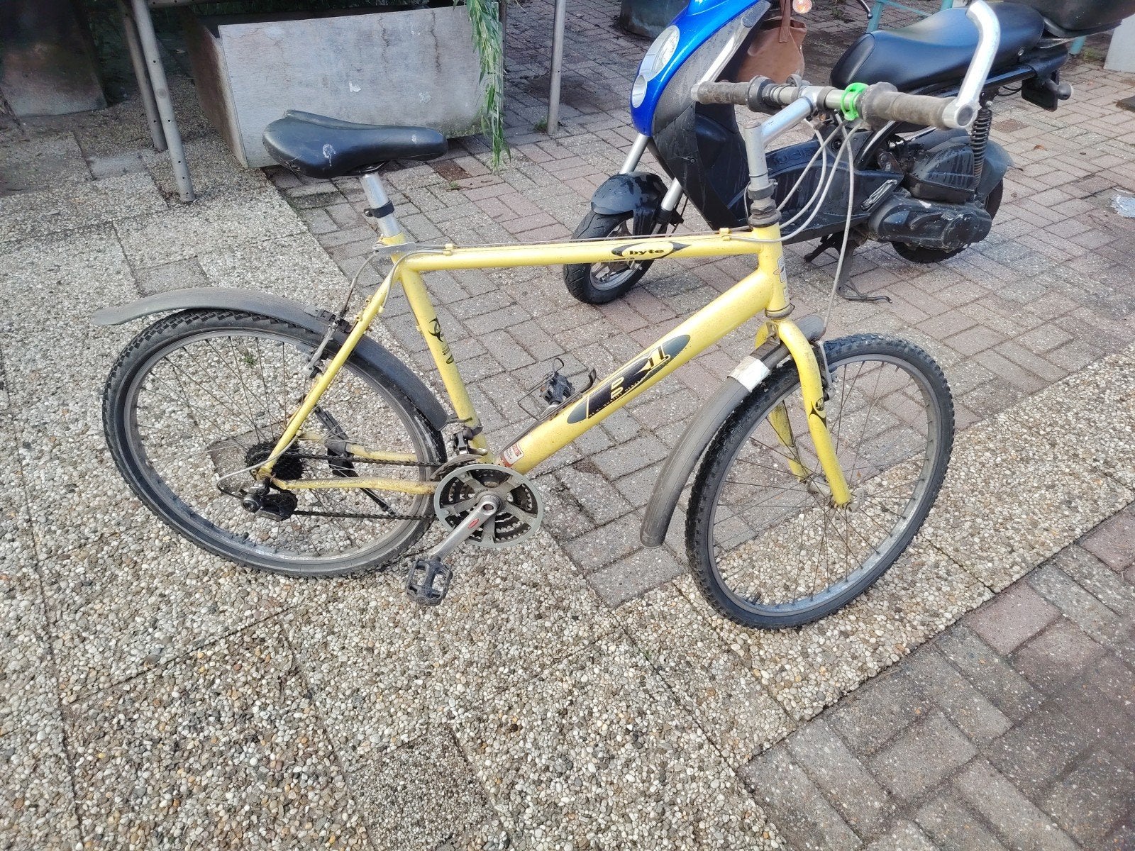 Opknapper: Gele B1 mountainbike (Mag weg t.e.a.b.), Minder dan 10 versnellingen, Gebruikt, 26 inch, Velgrem