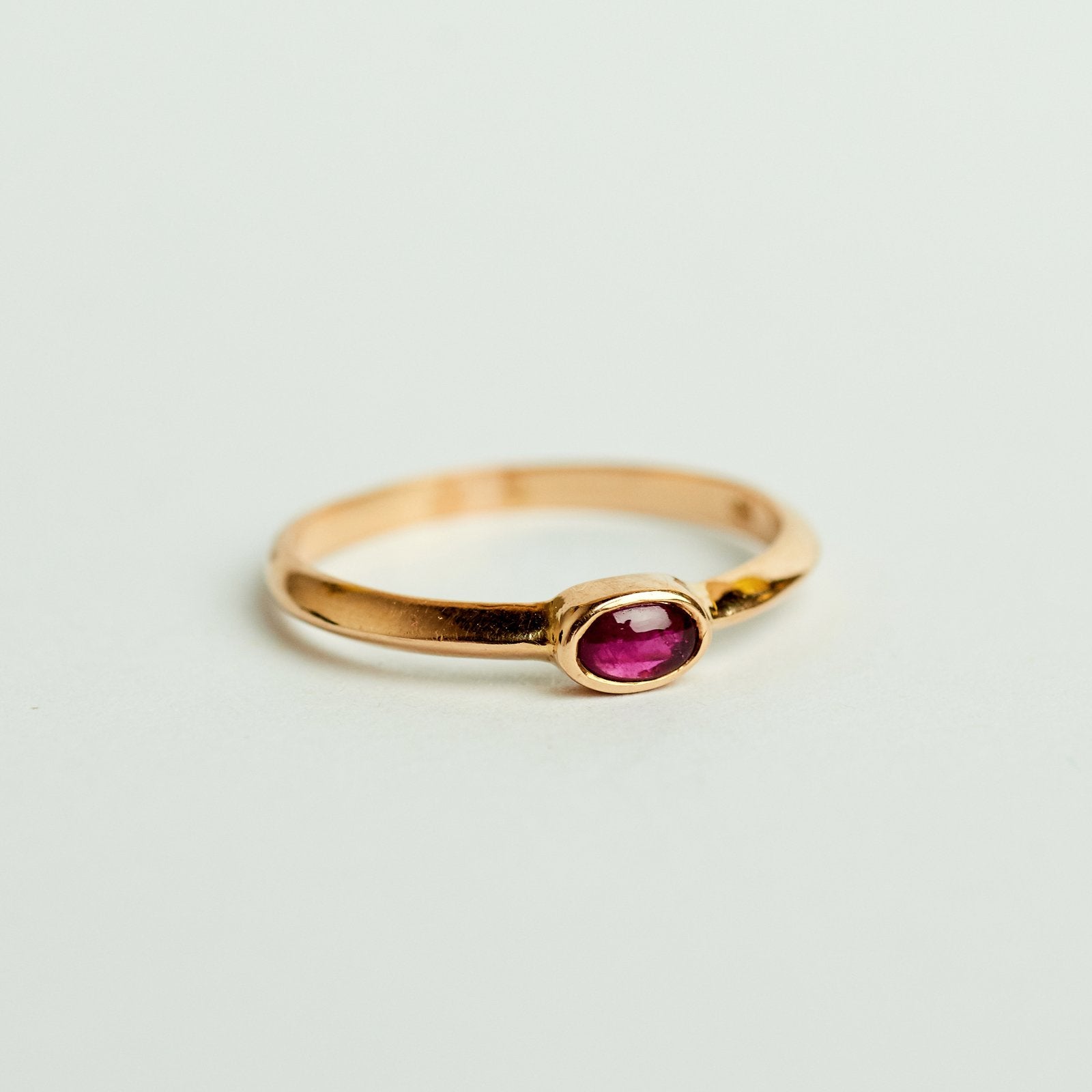 14k vintage gouden ring met robijn, Ophalen of Verzenden, Zo goed als nieuw, 17 tot 18, Dame