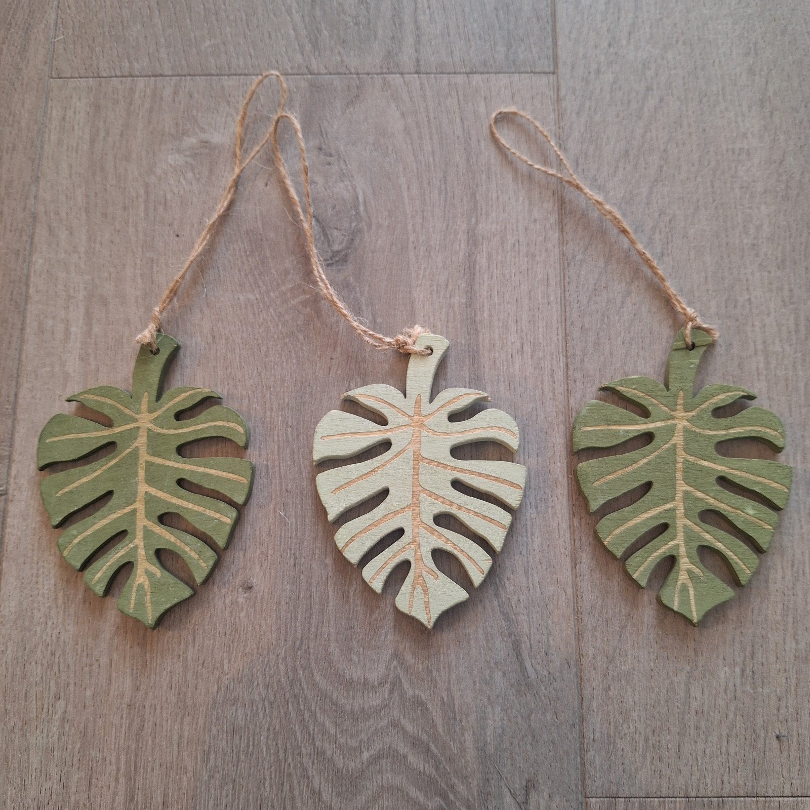 3 houten hangers, Ophalen of Verzenden, Zo goed als nieuw