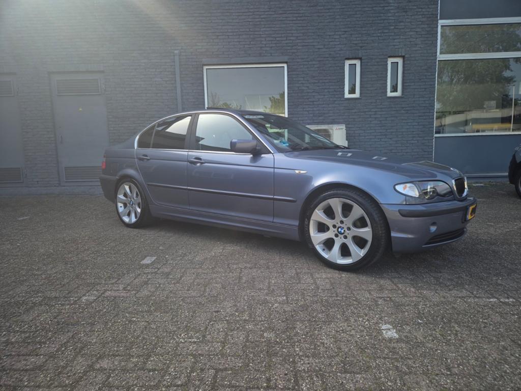 BMW 3-Serie 2.2 I 320 AUT 2003 Blauw, Auto's, BMW, Achterwielaandrijving, Zwart, Blauw, 75 €/maand