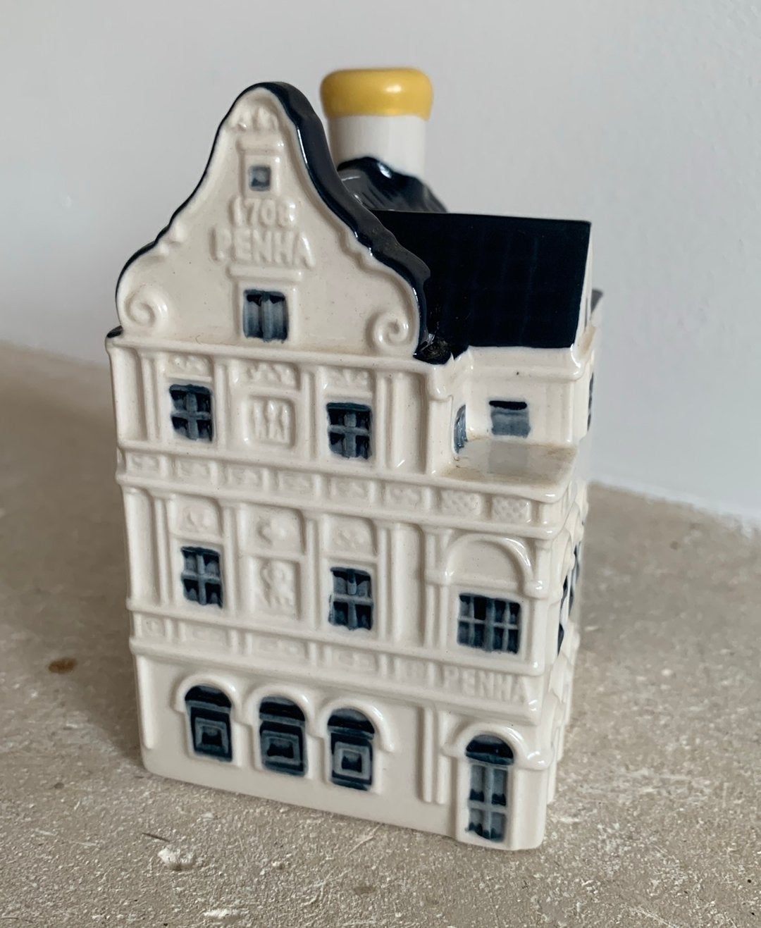 KLM huisje 85 BOLS Delfts Blauw 2004, Ophalen of Verzenden, Zo goed als nieuw, 81 t/m 91, Gevuld