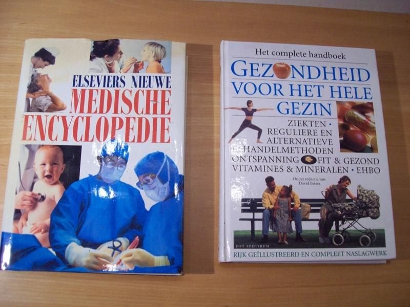 Twee medische / gezondheids boeken voor thuis.  Als Nieuw, Ophalen of Verzenden, Zo goed als nieuw