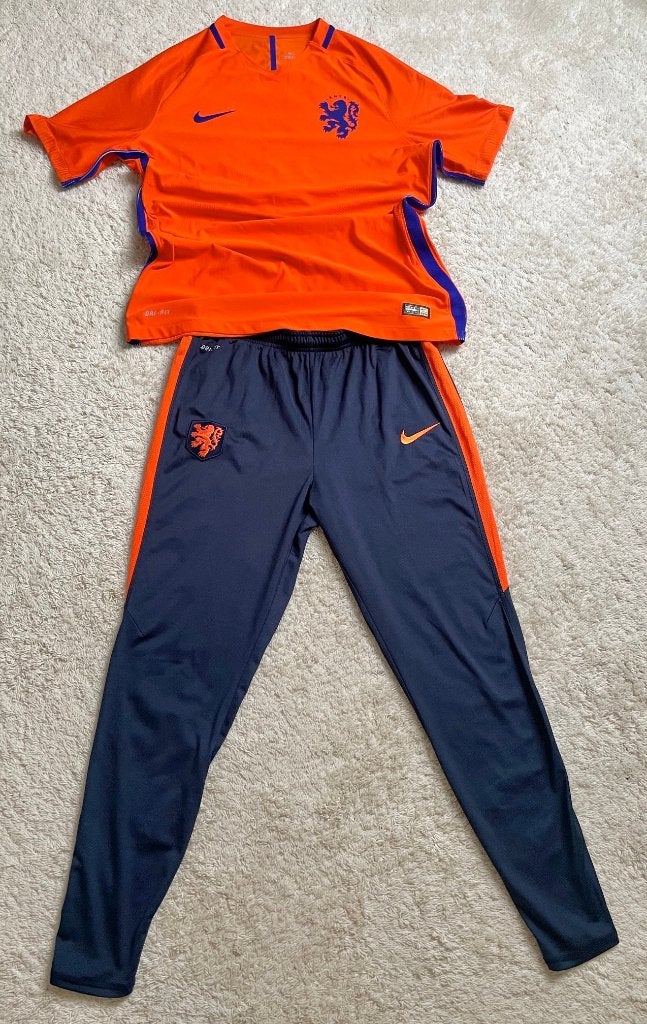 NIKE voetbaltrainingsbroek Nederland (KNVB) mat L nieuw, Ophalen of Verzenden, Zo goed als nieuw, Overige sporten, Overige typen