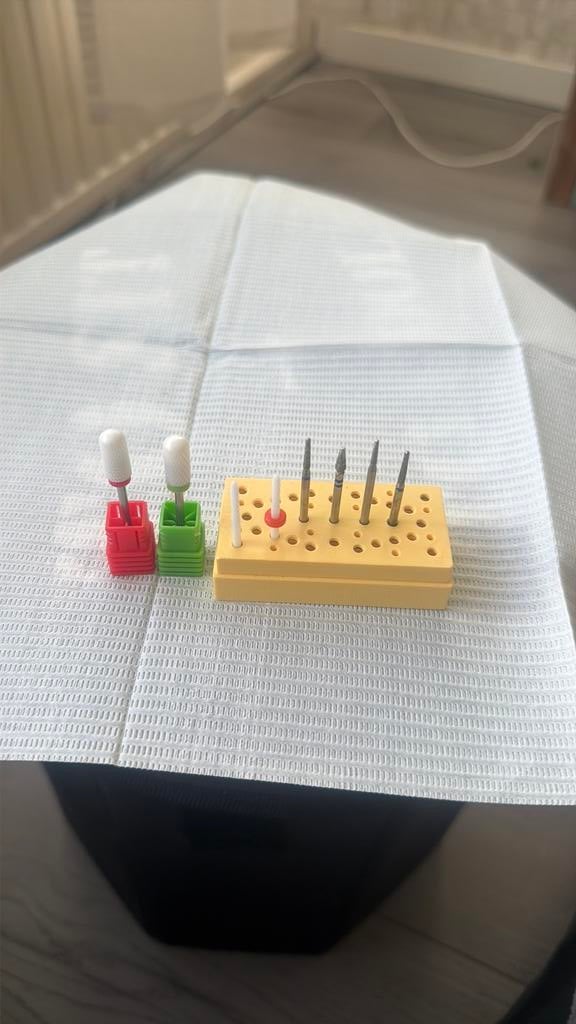 Divers frezen, Ophalen of Verzenden, Zo goed als nieuw, Wit, Handen en Nagels