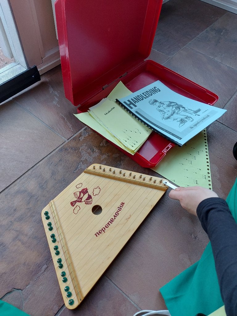 Cymbaal pakket: houten cymbaal / harp in koffer & muziekles, Muziek en Instrumenten, Snaarinstrumenten | Harpen, Ophalen, Zo goed als nieuw