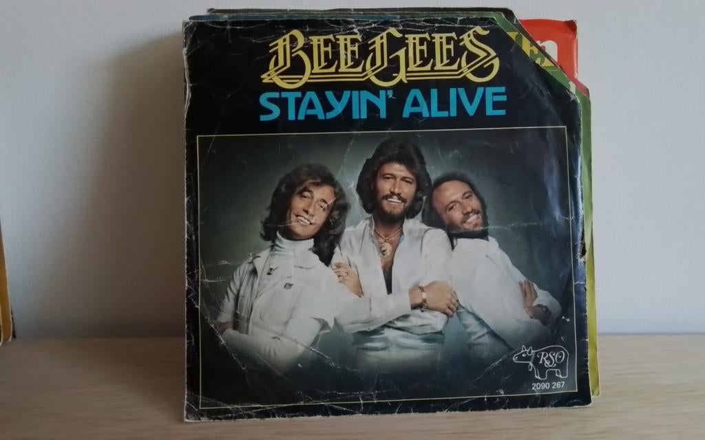 Bee Gees - stayin,  alive, Cd's en Dvd's, Vinyl Singles, Ophalen of Verzenden, Gebruikt, Pop