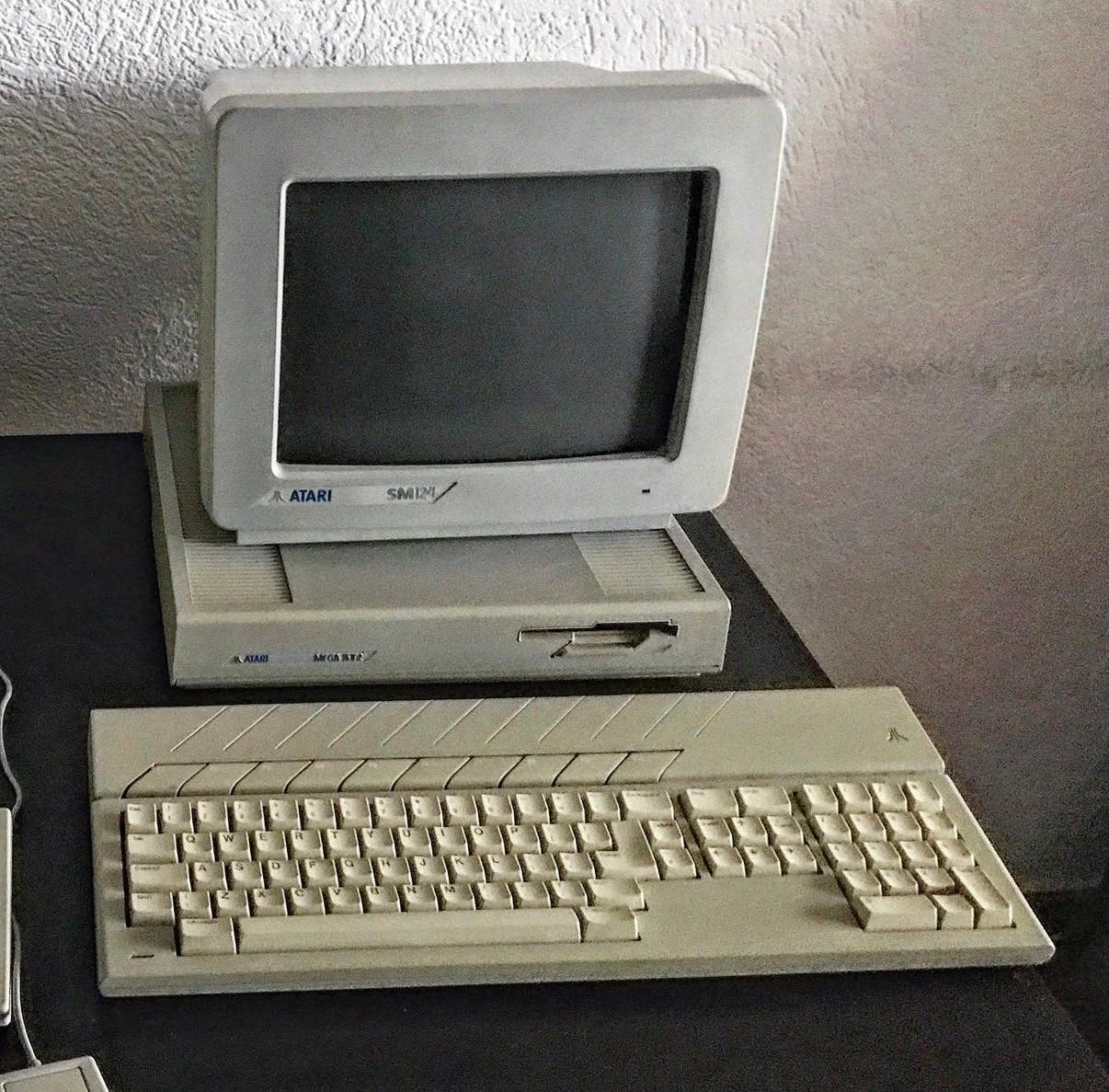 Atari Mega ST2 met 50 diskettes en monitor SM124, Computers en Software, Ophalen of Verzenden