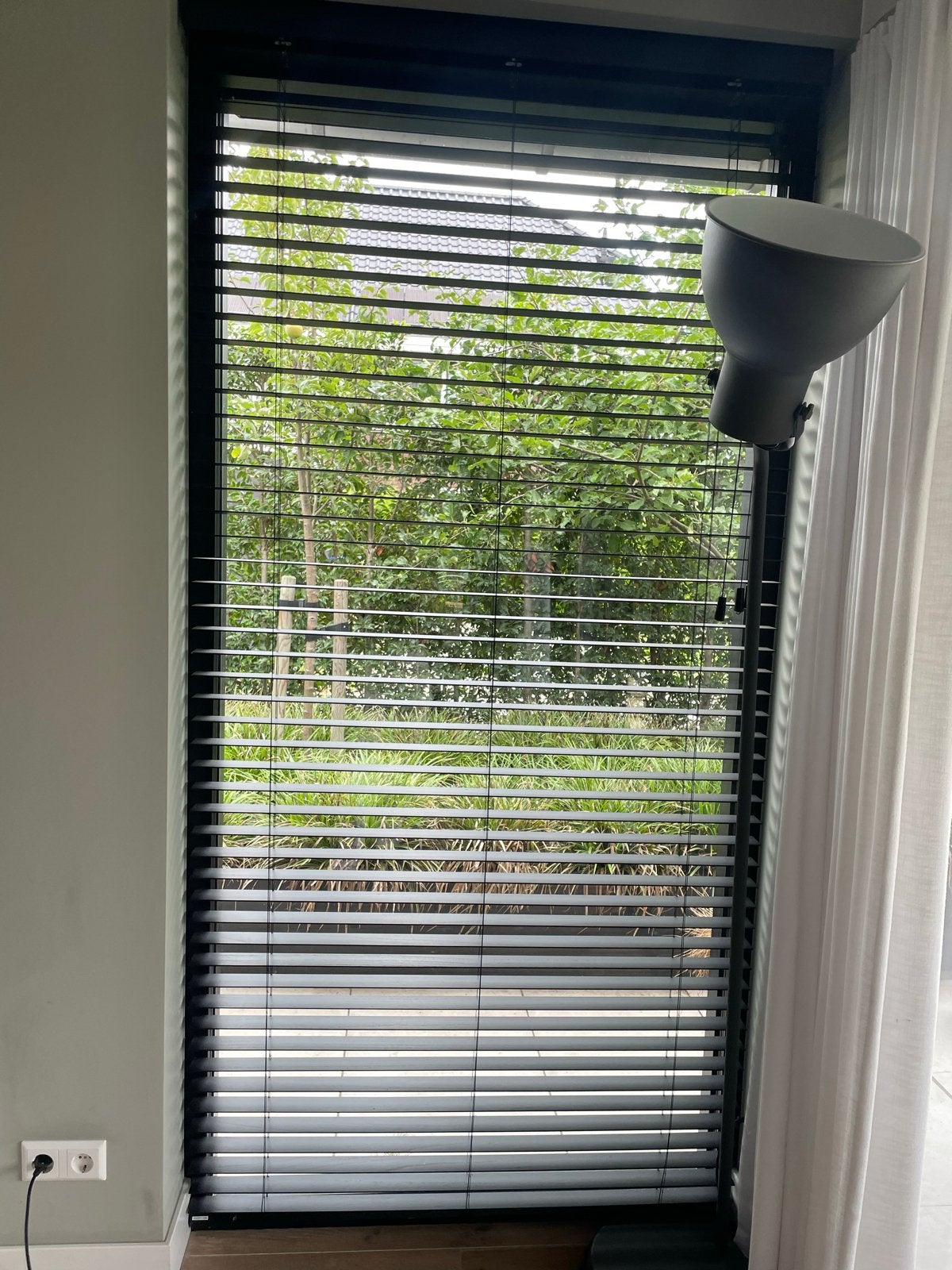 Zwarte jaloezieën - perfect voor privacy en lichtregeling, Ophalen, Jaloezie, Zwart, Metaal