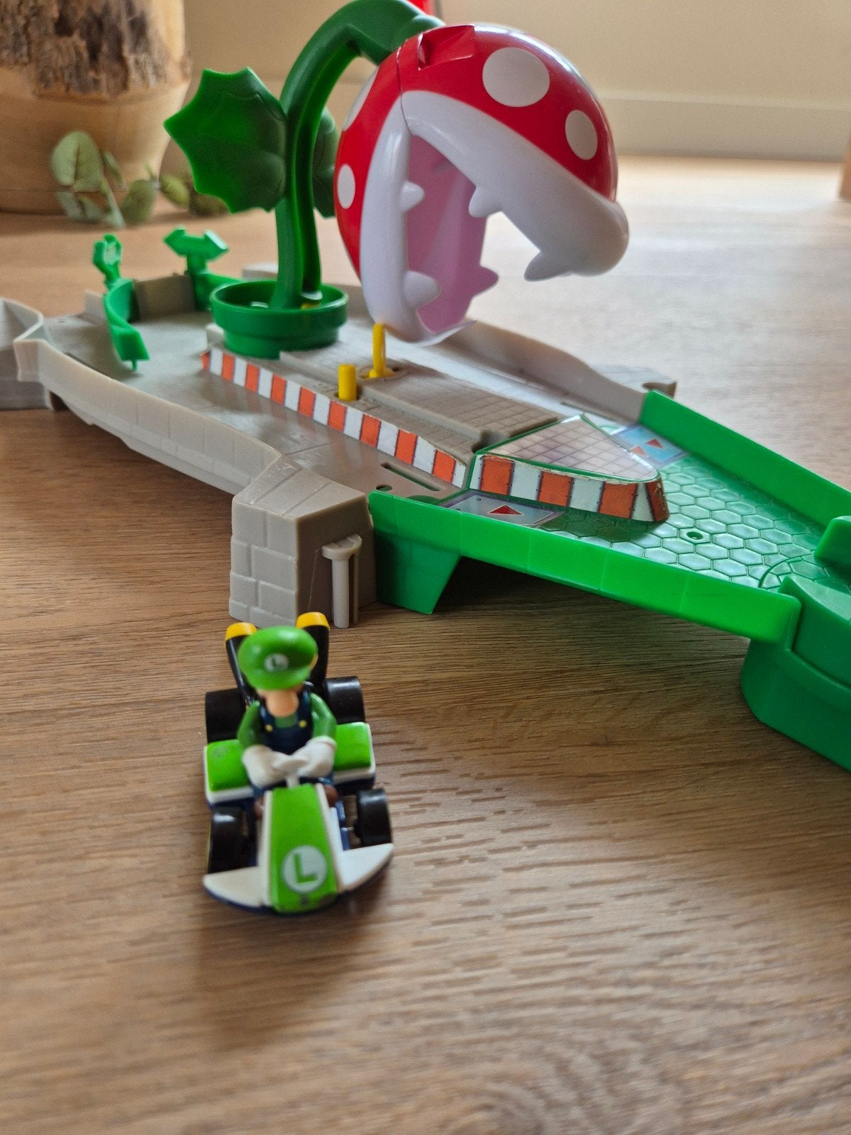 Hot Wheels Mario Kart Piranha Plant baan met Luigi, Ophalen of Verzenden, Jongen