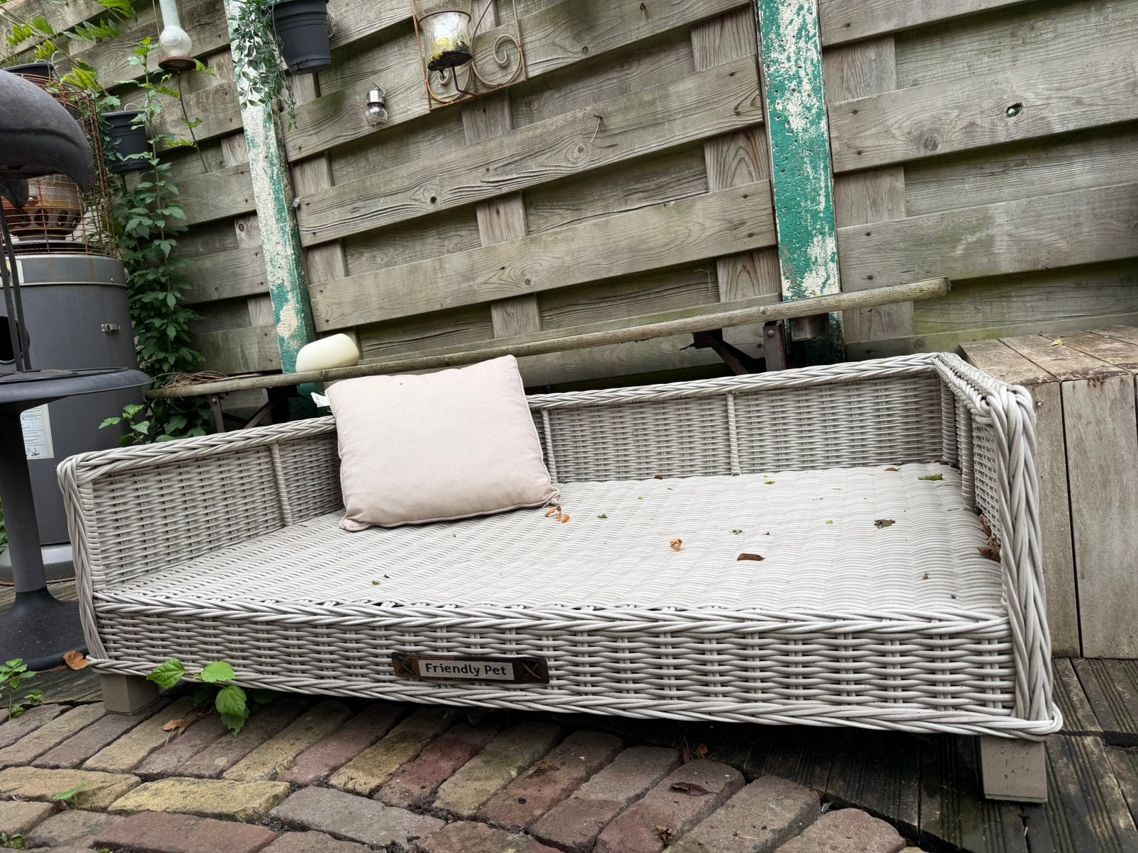 XL Friendly Pet hondenbank 120x80 cm – wicker/rotan plastic, Dieren en Toebehoren, Ophalen, Zo goed als nieuw, Polyester