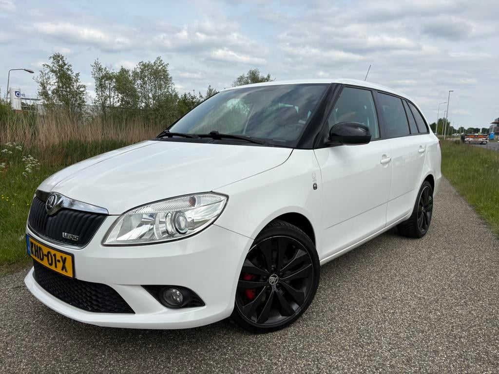 Skoda Fabia RS Automaat 180PK 2013 Combi/Airco/APK/CarPlay//, Auto's, Skoda, Bedrijf, Fabia, ABS, Airbags, Airconditioning, Automatische klimaatregeling