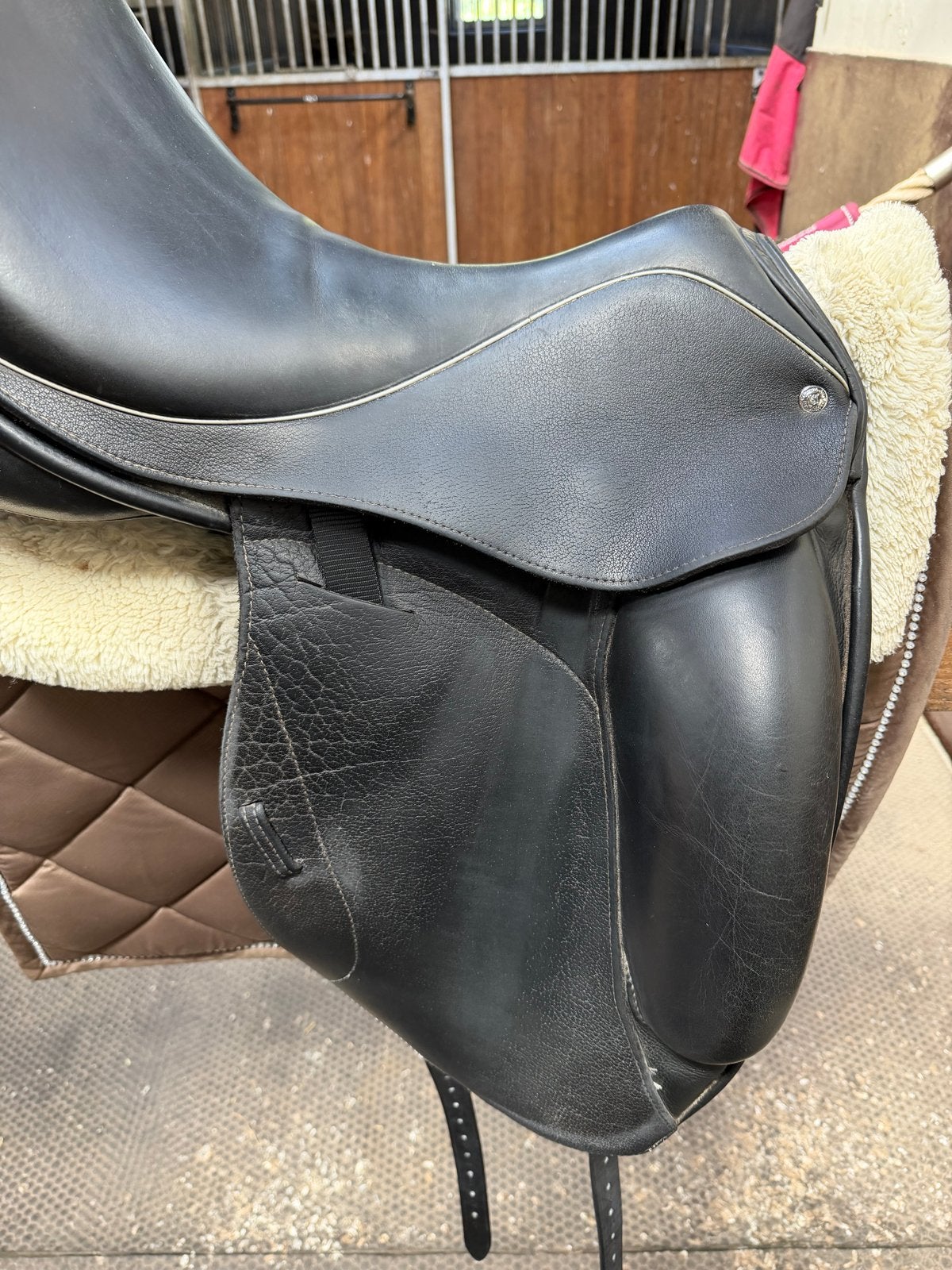 Custom Icon Flight 18 inch, Gebruikt, Dressuur, Close contact, Diepe zit