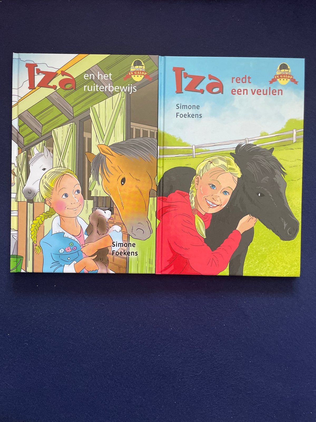 Iza en het ruiterbewijs & Iza redt een veulen - Simone Foeke, Ophalen of Verzenden, Zo goed als nieuw, Fictie algemeen