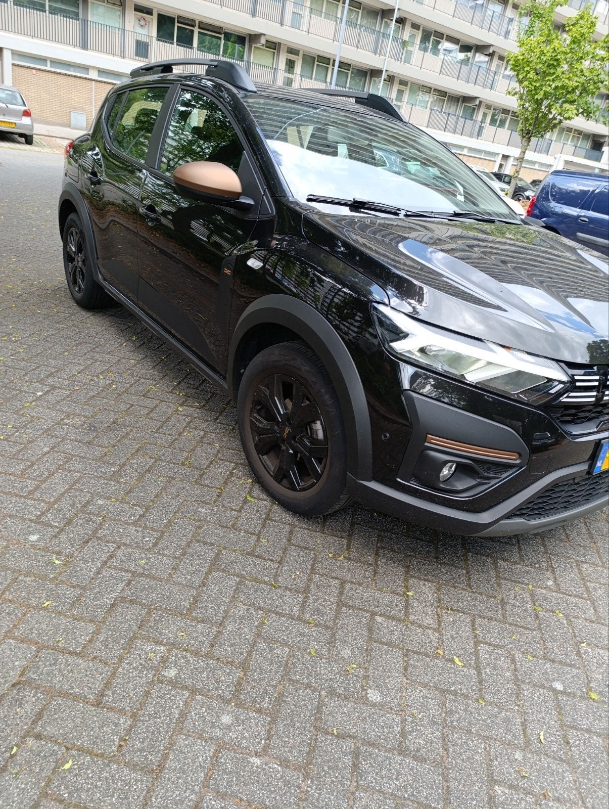 Dacia Sandero 1.0 TCe 90pk CVT GPF 2024 Zwart, Auto's, Dacia, 1097 kg, Zwart, Origineel Nederlands, 595 kg