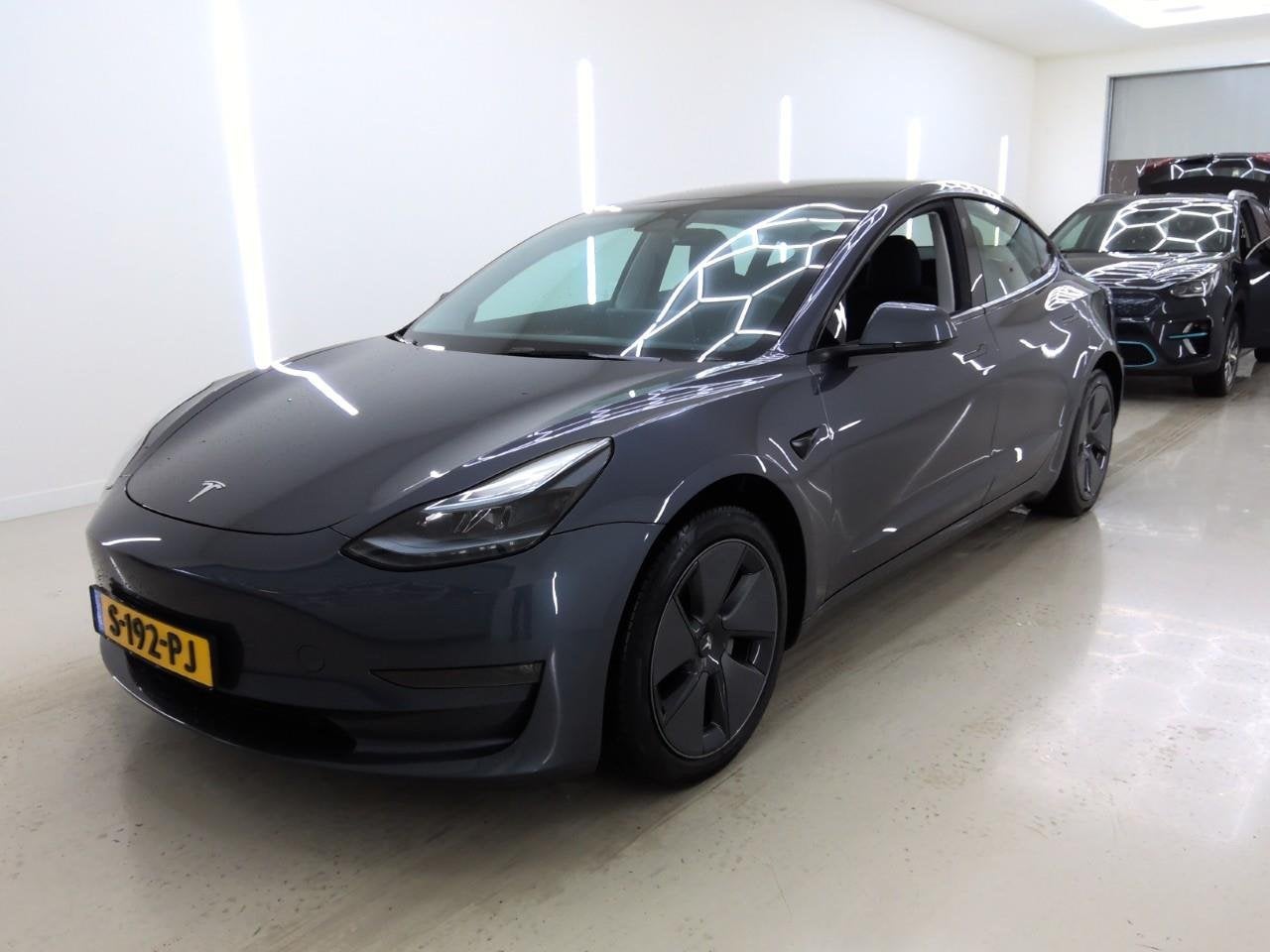 Tesla Model 3 Long-Range AWD 351pk 75 kWh 92.7% SoH UPGRADE, Auto's, Automaat, Gebruikt, Zwart, Origineel Nederlands