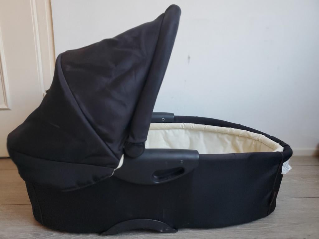 Mutsy reiswieg zwart met adapters, Kinderen en Baby's, Kinderwagens en Combinaties, Gebruikt, Met reiswieg, Mutsy, Ophalen