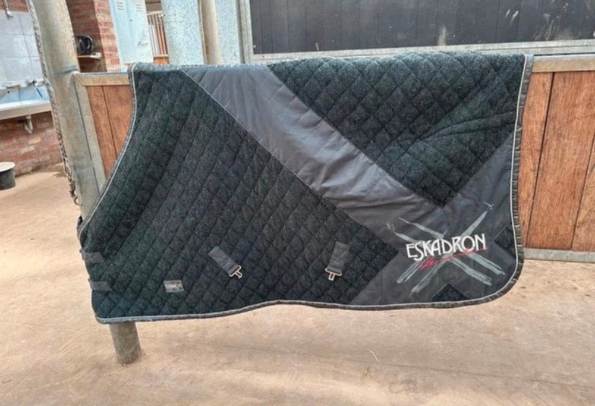 Eskadron quilt zweetdeken, Dieren en Toebehoren, Ophalen of Verzenden, Zo goed als nieuw