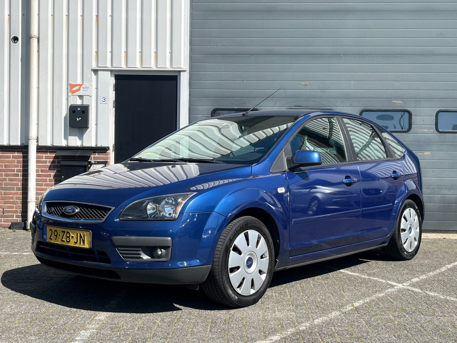 Ford Focus 1.8 16V. Nieuwe apk, airco, elek.stoel, navi, 125 pk, 4 cilinders, Blauw, 1219 kg