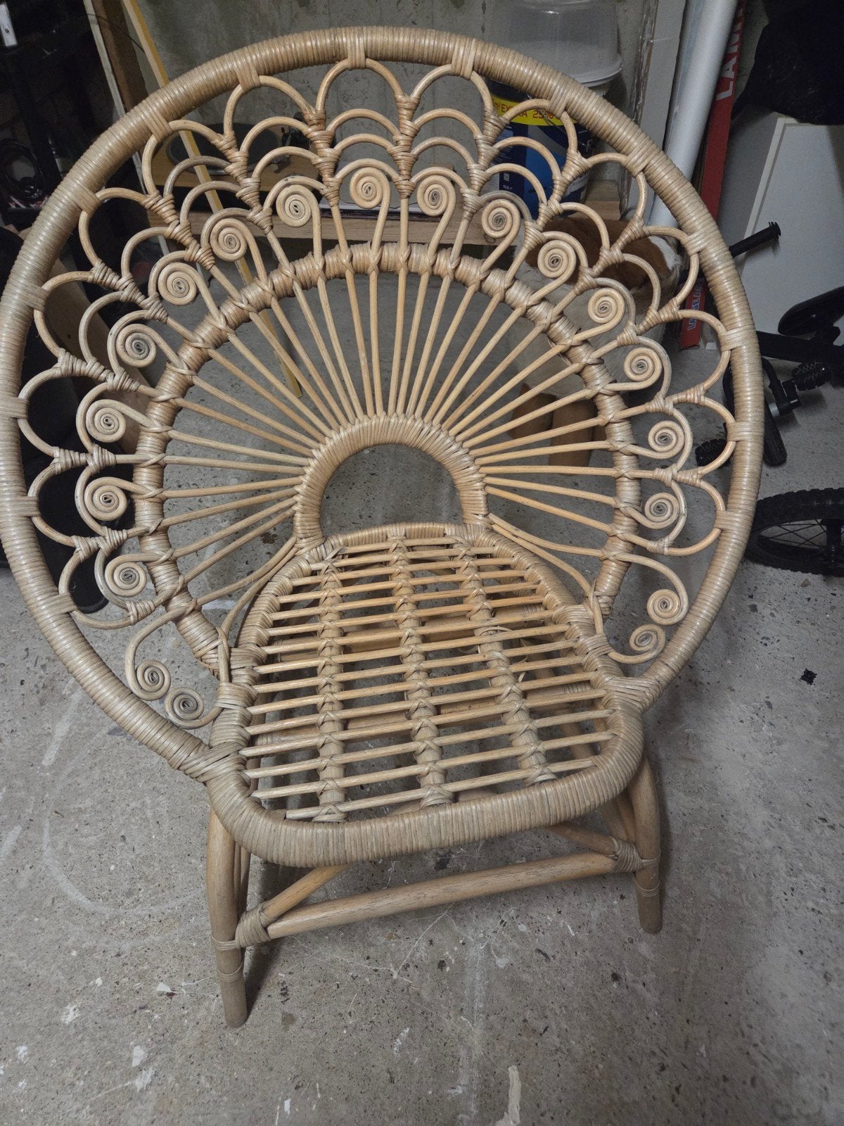 Vintage rotan pauwenstoel - perfect voor boho interieur, Gebruikt, Overige kleuren, Riet of Rotan, Ophalen of Verzenden