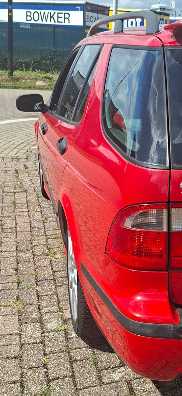 Saab 9-5 Estate 2.0T Vector sport  2005 Rood, Auto's, Voorwielaandrijving, Dealer onderhouden, 1800 kg, 4 cilinders