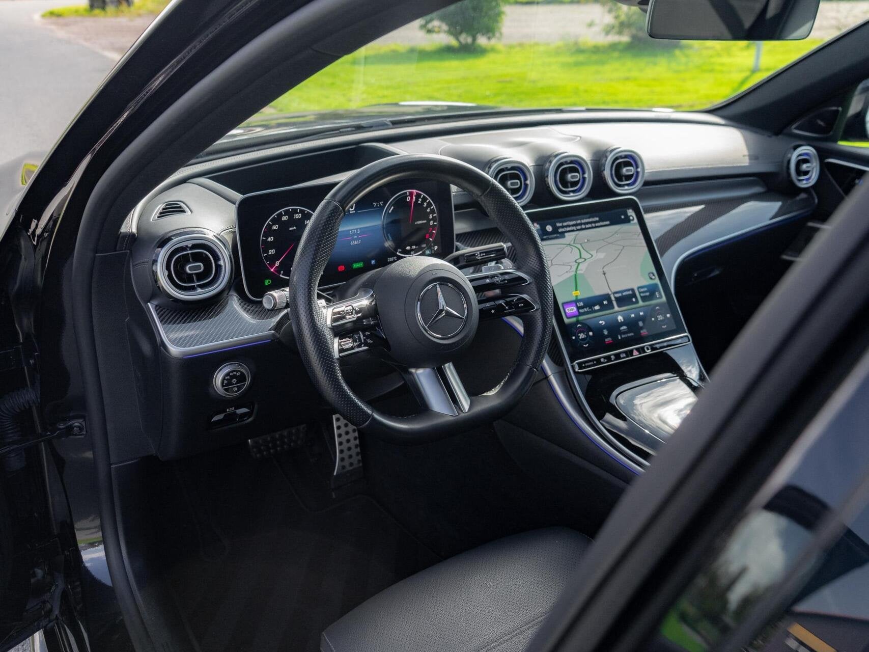 Mercedes C-klasse 400 e 4MATIC AMG Panoramadak|360°Camera|B, Auto's, Automaat, Verwarmde buitenspiegels, Gebruikt, Zwart