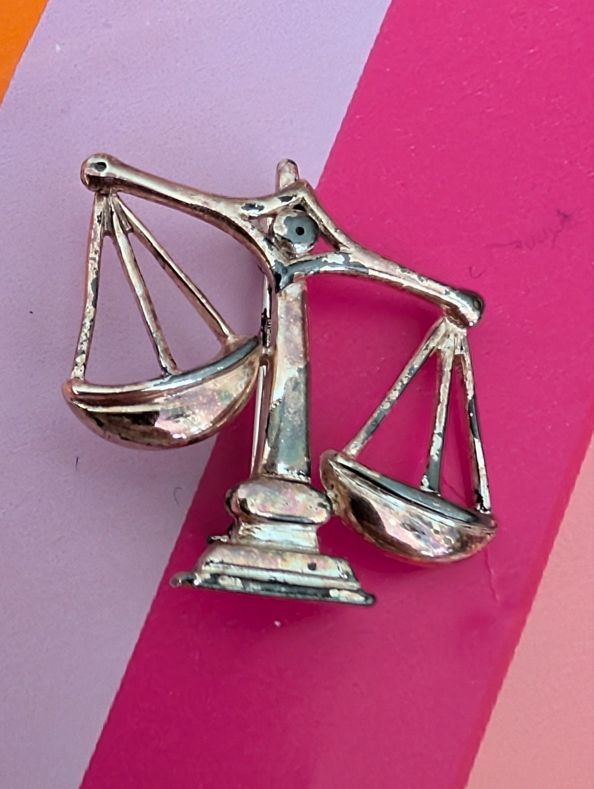 Zilveren Weegschaal Broche - Vinted, Antiek en Kunst, Ophalen of Verzenden, Zilver