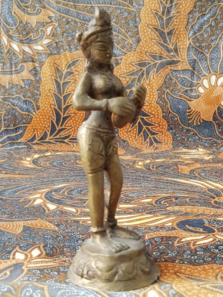 Mooi oud antiek brons beeldje uit India van een Devi 14 cm., Antiek en Kunst, India, Handgemaakt, Ophalen of Verzenden, 14 cm