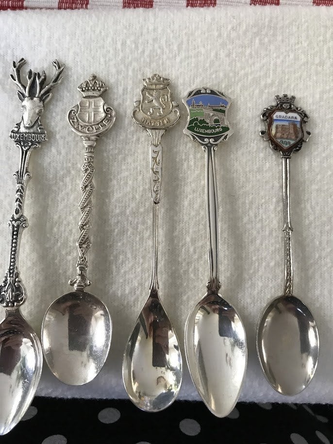 Set van 5 vintage verzamellepels uit Luxemburg en Italië, Ophalen