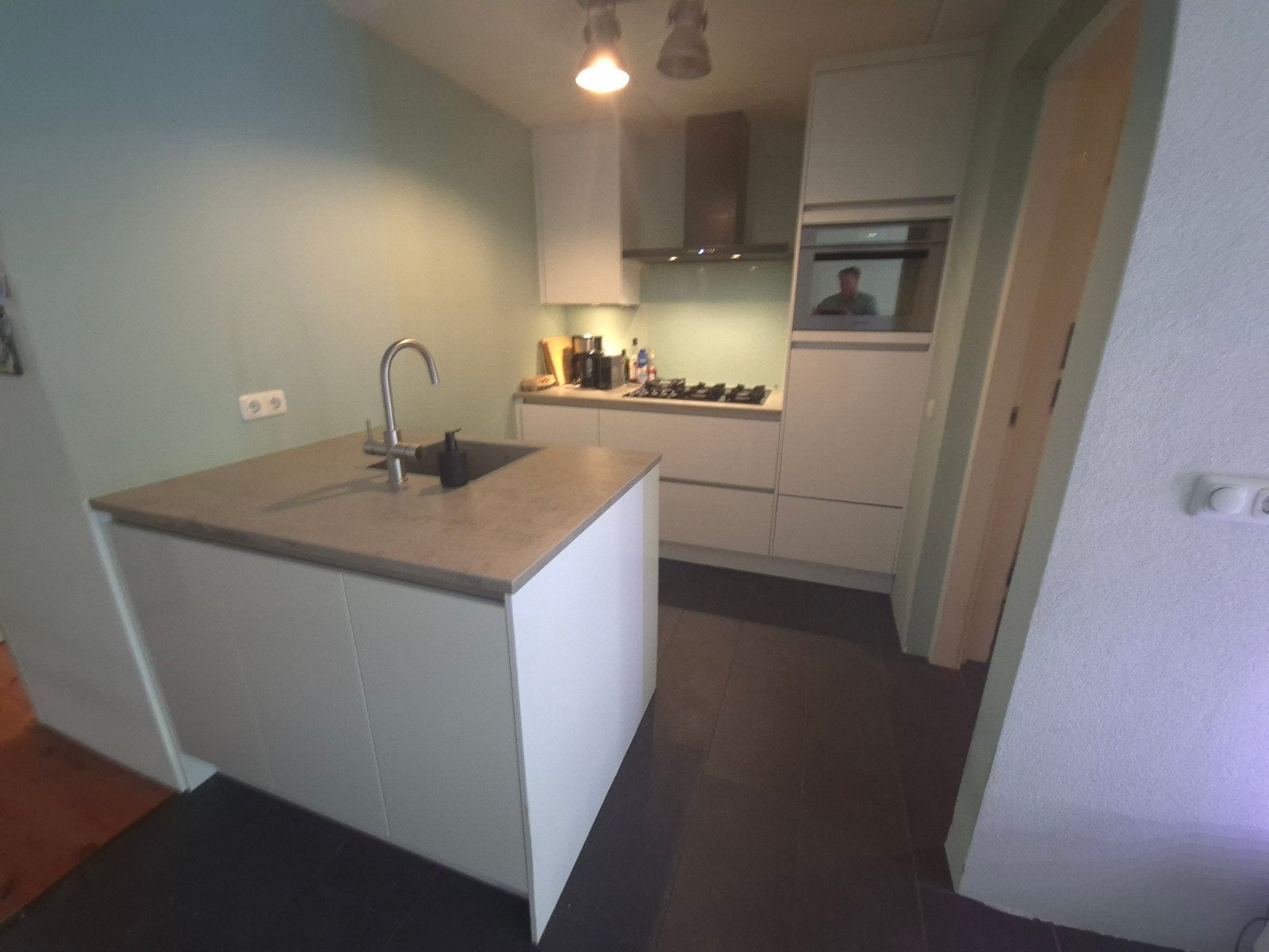 Nette keuken voorzien van diverse inbouwapparatuur., Huis en Inrichting, Keuken | Complete keukens, Ophalen, Wit, Overige typen