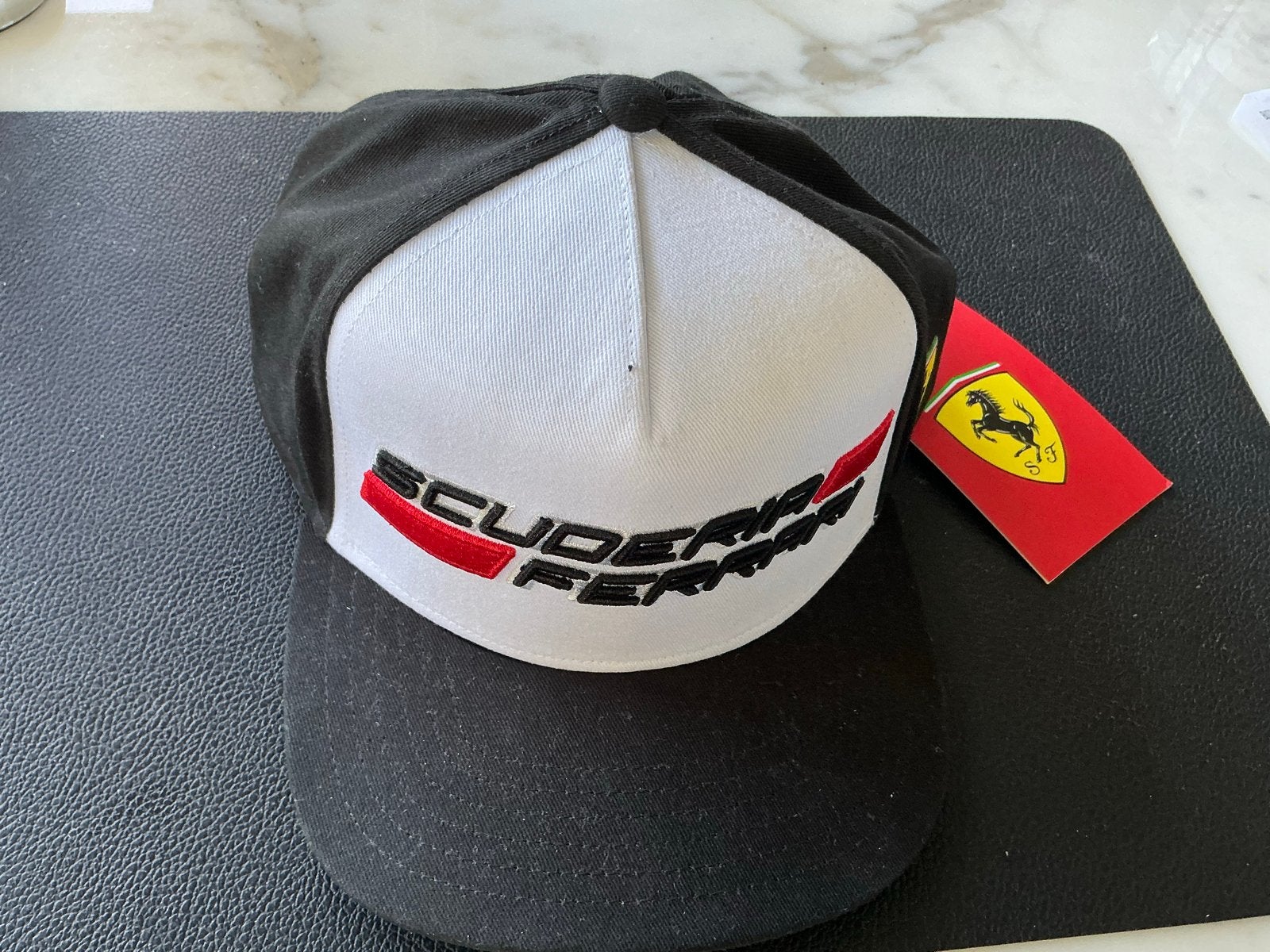 Nieuwe Scuderia Ferrari pet - Zwart/Wit, Ophalen, Nieuw, One size fits all, Pet