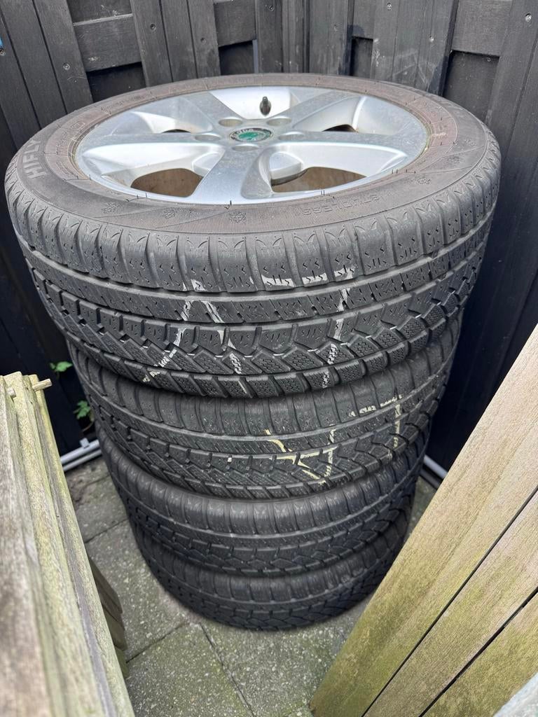 Winterbanden Skoda met velg 205/55 R16, Auto-onderdelen, Banden en Velgen, Ophalen, Gebruikt, 16 inch, Banden en Velgen