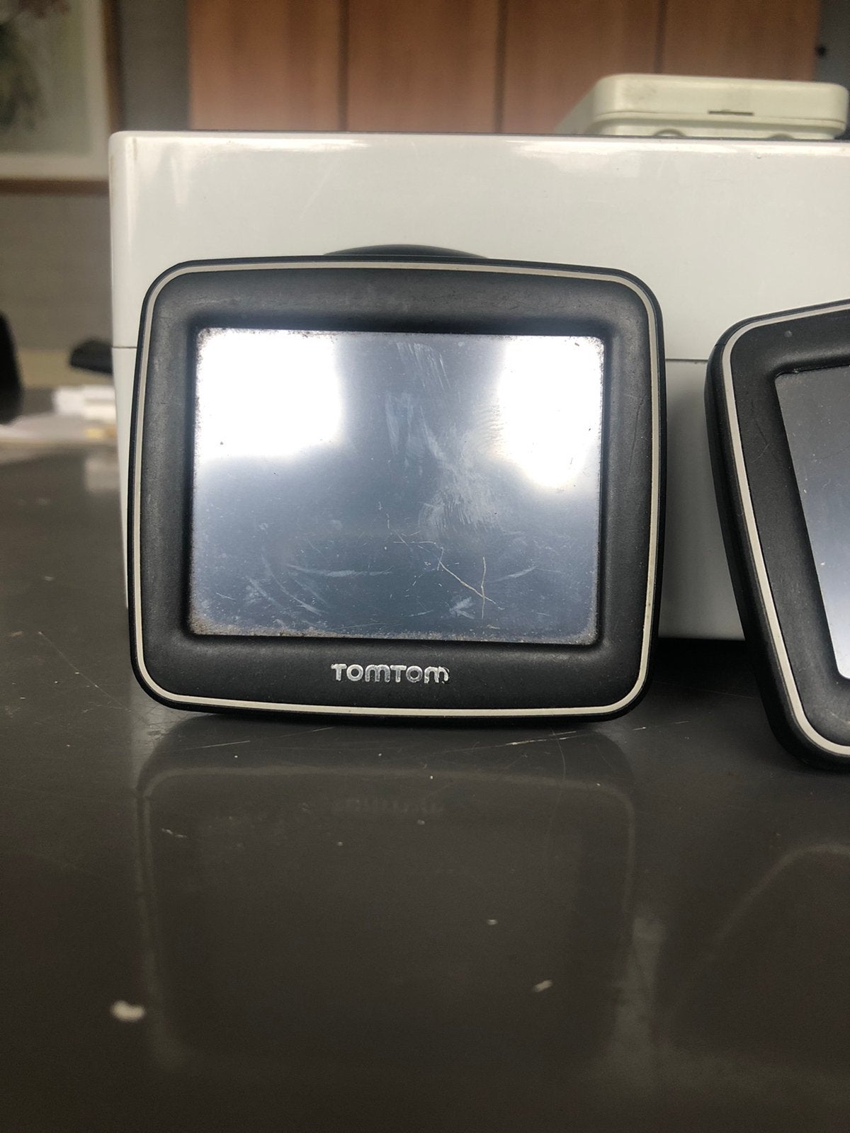 2x TomTom met 1 hoesje en autostekker, Auto diversen, Autonavigatie, Ophalen, Gebruikt