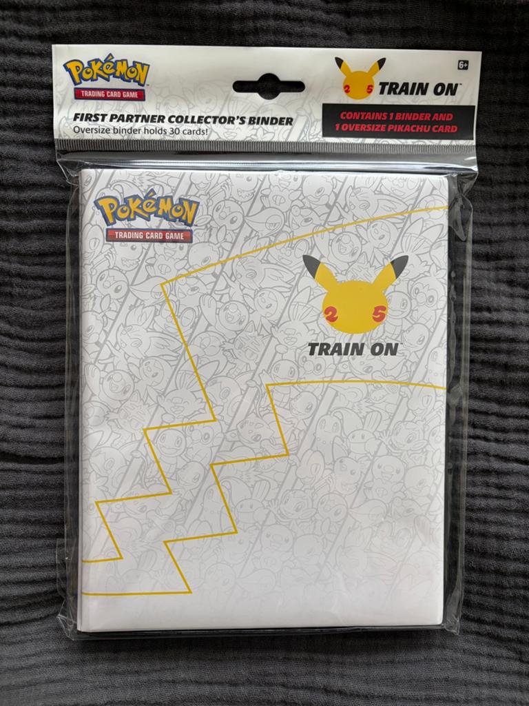 Pokemon Celebrations Binder Pikachu Gesealed, Ophalen of Verzenden, Zo goed als nieuw